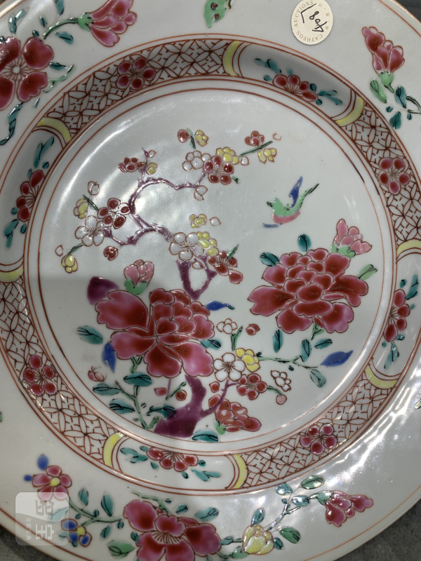 清雍正粉彩蝶恋花折沿盘 - 图3